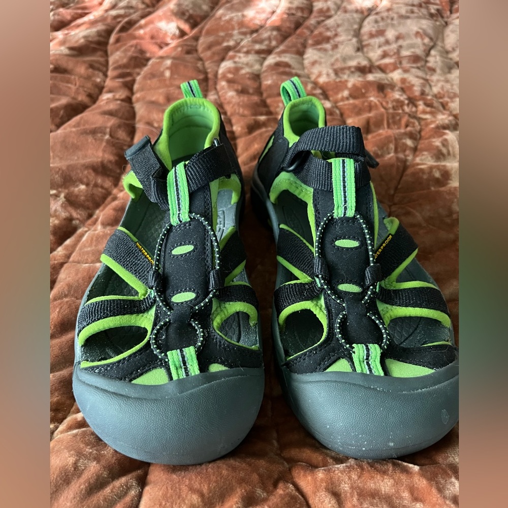 GREAT!!!  KEEN water sandals 6 is the MEN"S size.  WOMEN 8.    It's an 38 EU. - Picture 3 of 4